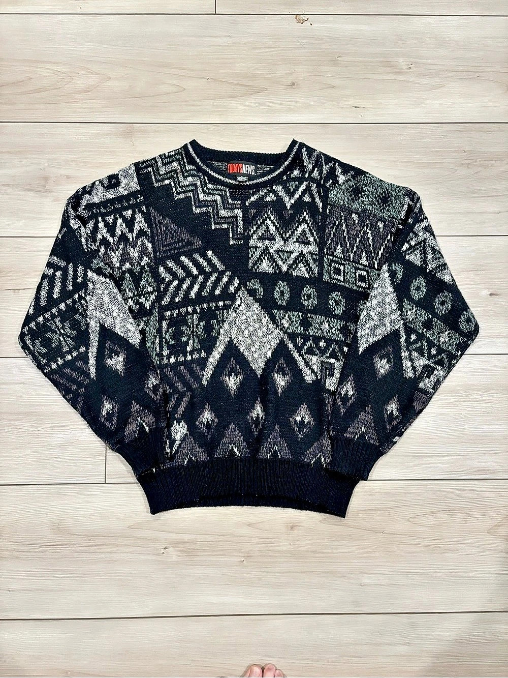 90s Vintage Today's News Men's Aztec Geometric Crewneck Sweater in Black & Gray